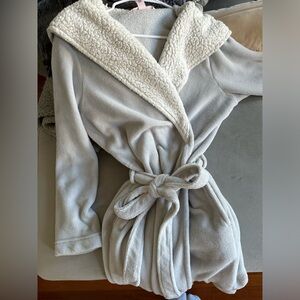 Medium Victoria’s Secret Cozy Mid-length Robe